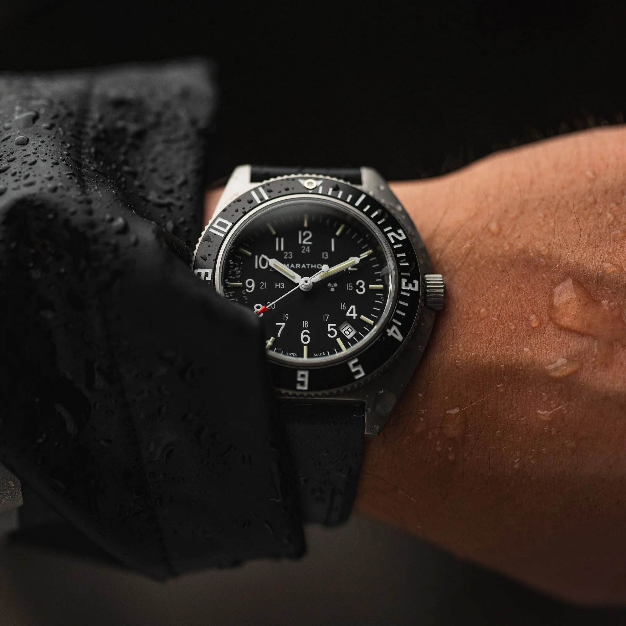 41mm Steel Navigator w/Date (SSNAV-D) on Black 3-Piece Rubber Strap Kit - Image 4