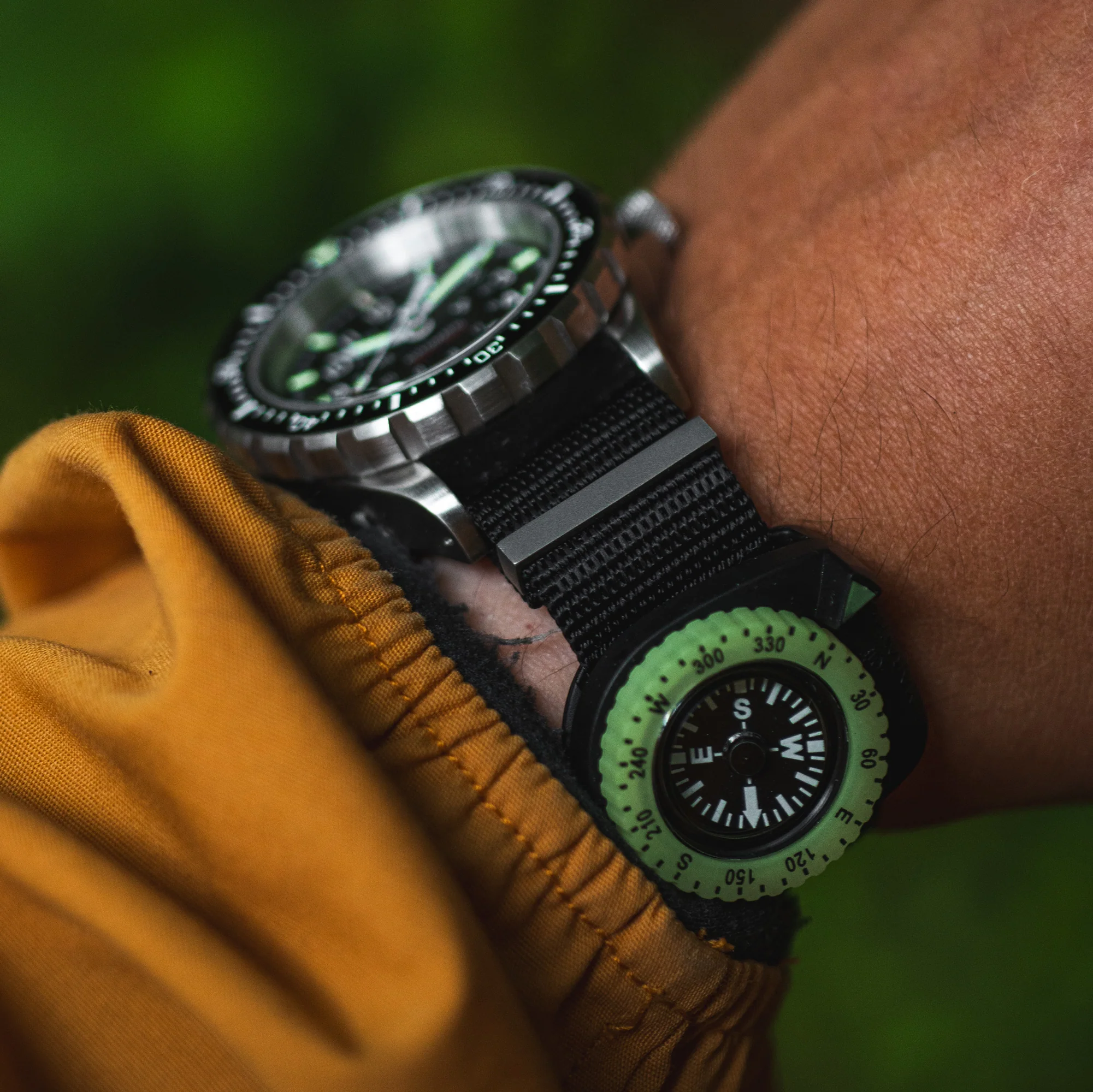 Glow-in-the-Dark Clip Compass - Image 3