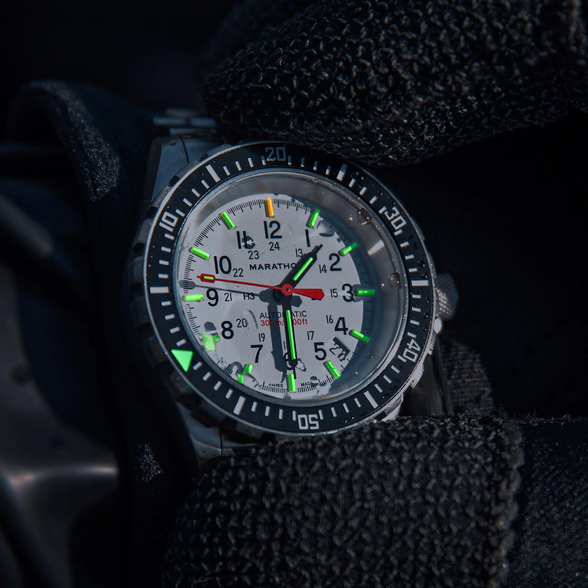 41mm Arctic Edition Large Diver's Automatic (GSAR) with Stainless Steel Bracelet - Image 39
